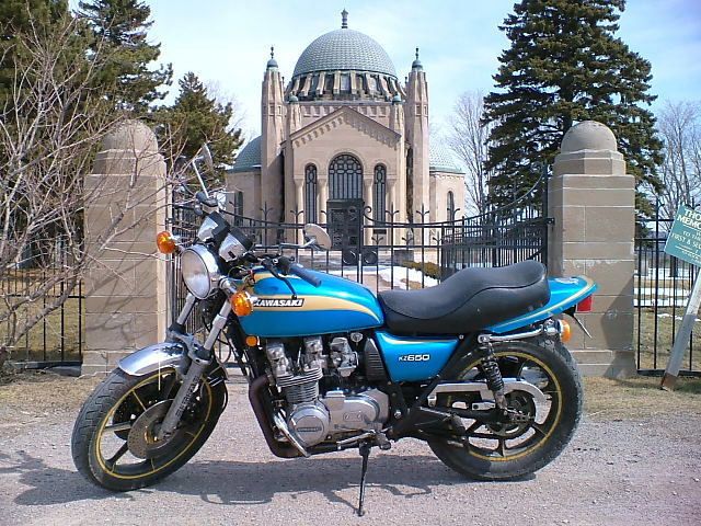 78 kz650c2 in front of temple